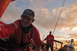 El CAMPER continua con su sostenido ataque sobre el líder de la sexta etapa de la Volvo Ocean Race