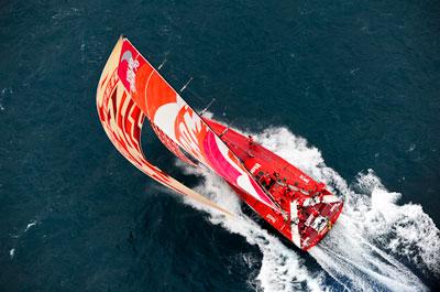 EL CAMPER GANA LA BATALLA DEL MEDITERRÁNEO  ROBERTO BERMÚDEZ DE CASTRO “CHUNY” SUFRIÓ UN PEQUEÑO ACCIDENTE DURANTE LA JORNADA DE AYER