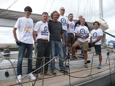 Rescatada la tripulación del ‘Buccaneer’, sanos y salvos a bordo del ‘Costa Deliziosa’, la regata continúa 