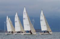 Chubascos fuertes y viento rolón en la segunda jornada del V Trofeo Social Cruz Roja en el Abra 