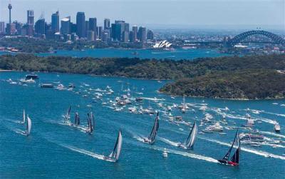 Comanche lidera la salida de la 70ª Rolex Sydney Hobart