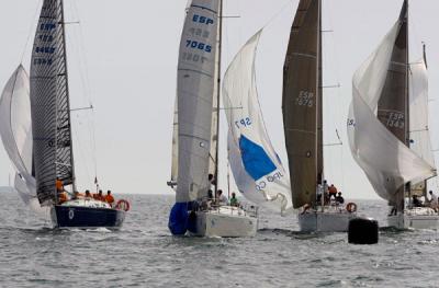 El barco ‘Viking V’ se adjudica la ‘I Regata Protelec’ en la bahia de Cadiz