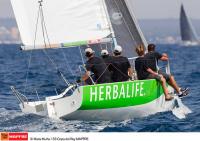 El J/80 Herbalife, se mantiene líder de la 33 Copa del Rey Mapfre 