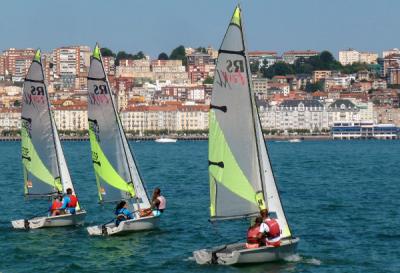 Espectáculo en la bahía de la II Semana Internacional de Vela de Santander