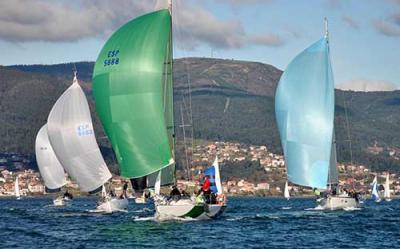 Gran regata del arousano CORSARIO VI y de los locales ENXUTO y SANUK en la 1º tirada del Interclubs Ría dse Pontevedra