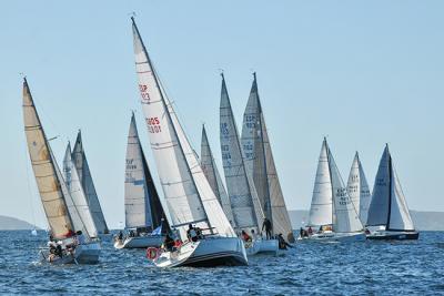 La flota de la 8ª Regata Interclubes se juega la Gran Final este sábado en la ría de Pontevedra