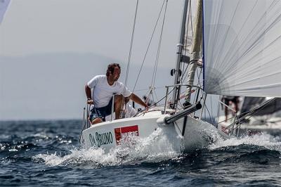 Les Roches Jeunesse/Marbella Team aguanta el liderazgo en la 36 Copa del Rey Mapfre