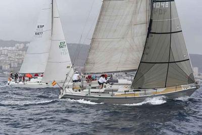 Los barcos Hauraki, Máquina Total e Ikko lideran  el VII Trofeo Armada Española 