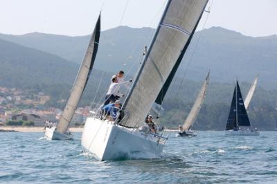 Los Cruceros de la Mar de Finisterre que tienen en liza el Trofeo Presidente Xunta de Galicia pendientes del viento