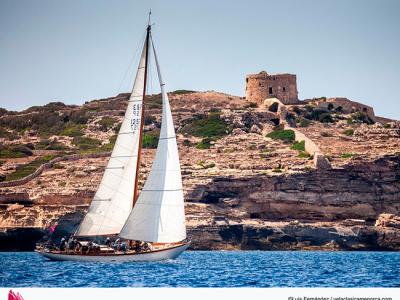 Los favoritos toman la delantera en el arranque de la Copa del Rey de Barcos de Época Repsol