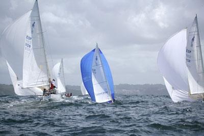 Mirfak en ORC 0-1 y Movistar en ORC 2 líderes de la Regata SAR Infanta Elena-Trofeo Novacaixagalicia