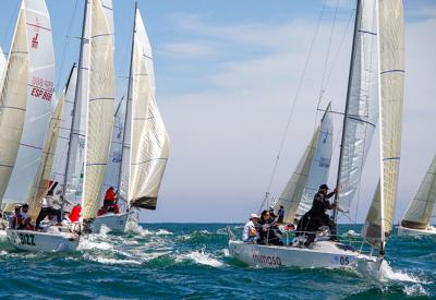 Nueva jornada de poco viento en el I Trofeo Náutica Digital en el Abra