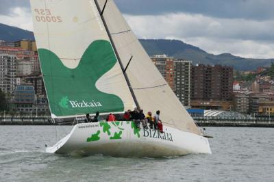 Remontada espectacular del ‘Bizkaia Maitena’ en la Regata a la Inversa-BBVA más emocionante