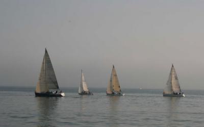 Sin viento en la regata de cruceros en Santander