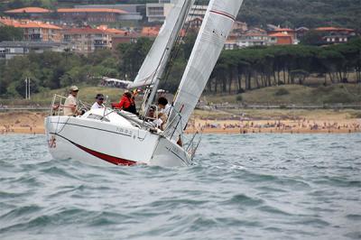 XXVI Regata Costa Vasca-Trofeo Ballena de Oro. El ‘Aizen’ arponea su primera Ballena de Oro