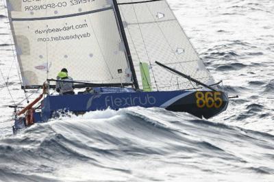 Davy Beaudart al frente de la Mini Transat en Finisterre 