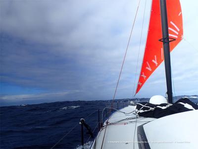 Día 44: Ruyant compite contra reloj para vencer a la ‘meteo' y salvar su maltrecho barco