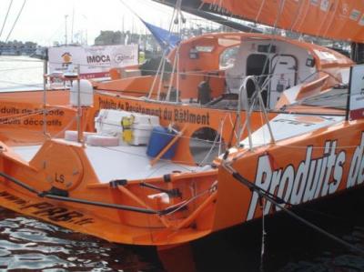 LO VISTO EN SAINT MALO, TENDENCIAS Y AMBIENTE ANTES DE LA SALIDA DE LA ROUTE DU RHUM – LA BANQUE POSTALE