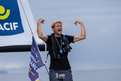 Loïs Berrehar (Patrón Macif 2022) gana la primera etapa de la Solitaire du Figaro Paprec