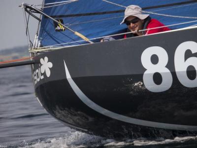 Mini Fastnet 2014: “Cultisol” lidera la flota tras virar la “roca”.