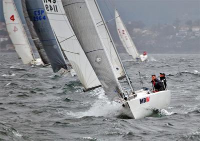 Una treintena de barcos se disputan este sábado el Campeonato Gallego de A Dos