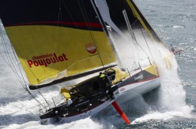 Vendée Globe. Bernard Stamm y el Cheminées Poujoulat garréan en la bahía Sandy