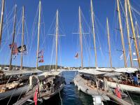 Chinook y Rowdy se preparan para un enfrentamiento épico en la XX Copa del Rey de Barcos de Época de Mahón