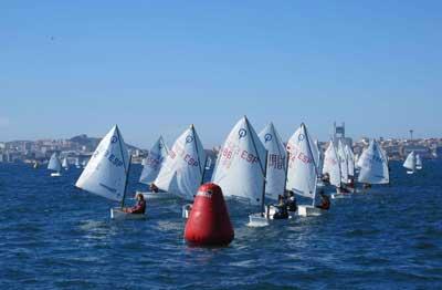 Adrián Domínguez del L.C. Villagarcía Campeón Gallego Clase Optimist