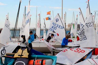 Alicante ya vive la fiesta de la vela con el inicio de la semana Náutica