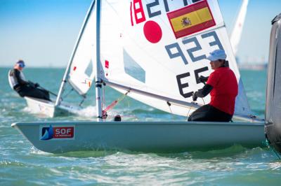 Alicia Cebrián se mantiene en el bronce. El Nacra 17 de Iker y Julia pendiente de la jornada final en La Rochelle