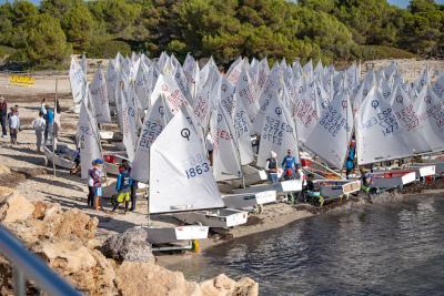 Arranca la Copa Federación 2024 - Trofeo Gabinet Lladó de optimist en aguas de Sa Ràpita