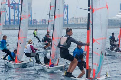 Carla y Marta Munté afianzan su liderazgo en la Copa de España de 29er