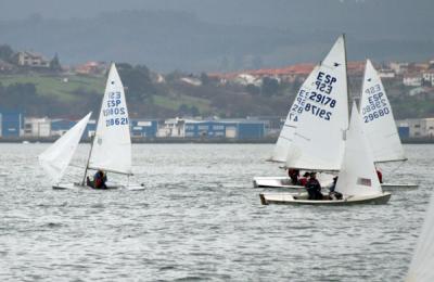 Comenzaron la serie de regatas de snipe en Santander con victorias del Stab y Cohete