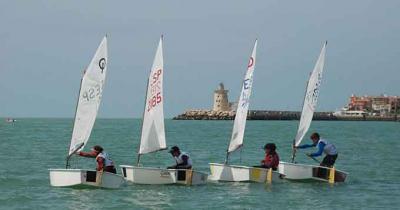 Doble empate en la cabeza del Campeonato de España de Optimist por Equipos