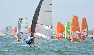 Duelo de titanes de cara a la jornada final del Campeonato de España de Raceboard en la bahía gaditana