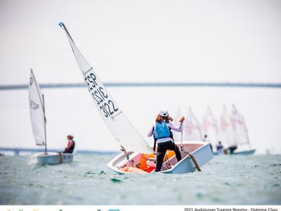 El andaluz Aguilar y los baleares Vicens, Leader y Coll ganan la Regata Test Andaluza 2021 en la bahía gaditana