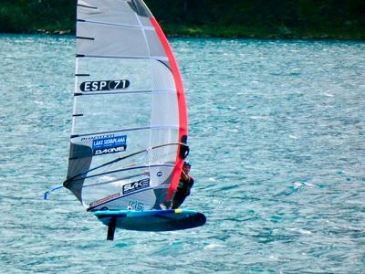 El Campeonato de España de Open Foil y Raceboard atrae al litoral gaditano a la élite del Windsurf nacional