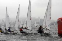 El croata Marko Peresa lidera la Iberdrola Eurolaser Cup en Vigo, tras la segunda jornada de regatas. 