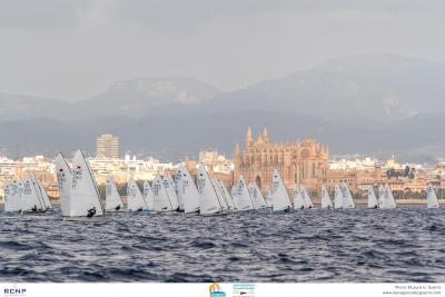 El defensor del título se coloca líder del Campeonato de Europa de OK Dinghy