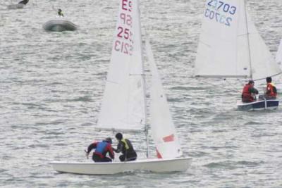 El Escuela de Náutica vence en la unica prueba celebrada el domingo del Trofoe Nordeste de snipe en Santander