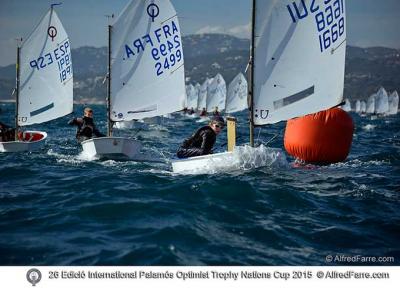 El malagueño Jaime Benthem es el primer líder del International Palamós Optimist Trophy