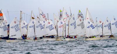 El Trofeo Presidente de vela ligera se decidió en el Abra con los resultados de la primera jornada