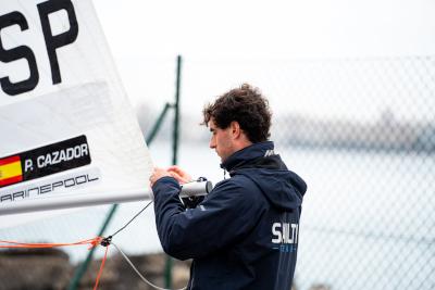 El viento no aparece en la segunda jornada del Campeonato de España de ILCA 7 en Alicante