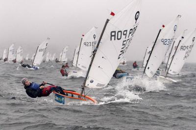 Espléndido cierre de la Semana Caixanova en la que lograron completar el domingo tres pruebas del Meeting Pescanova de Optimist