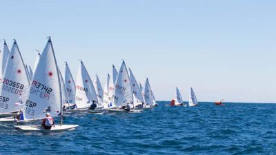 Euro Laser Masters Cup. Monica Azón gana en las tres mangas en Radial y Carlos Martínez domina en Standard