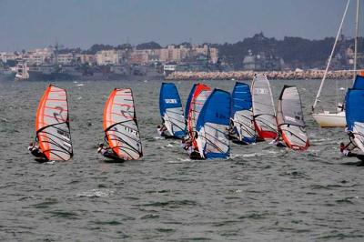 Fernando Martínez del Cerro se proclama campeón de España de Fórmula Windsurfing en aguas gaditanas