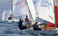 Finalizó en Gijón el Kinder Trophy de Optimist con oro y plata para Galicia y bronce para Cataluña