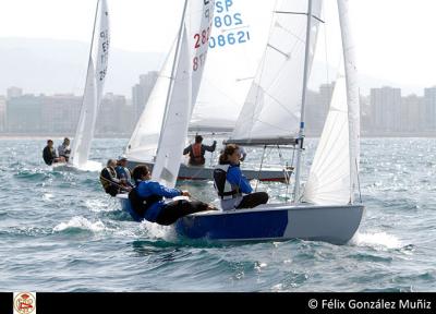 IV Trofeo Villa de Gijón de Vela Ligera. El Trofeo Interclubs se lo llevó el Real Club Marítimo del Abra- Real Sporting Club.