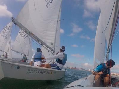 Julio Cabrero & Cía. y Chiqui IV se repartieron las victorias en la segunda tirada del trofeo “La Posada del Mar” de snipe