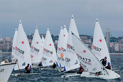 La 50 Semana Náuitica de Alacant levanta el telón con vela ligera, infantil y pesca